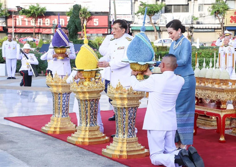 พระมหากษัตริย์และพระราชินีแห่งราชวงศ์ที่สิบร่วมพิธีบวงสรวงบูชาท่านเจ้าพ่อเซ่งหงส์